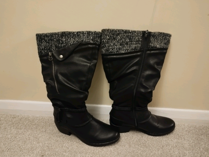Pavers boots brand new size 4 wide calf 